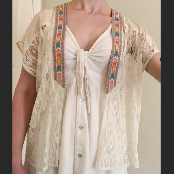 White Lace Embroidered Kimono - Picture 3 of 4